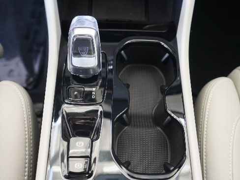 New 2026 Volvo XC40 B5 Ultra w/ Climate Package image 15