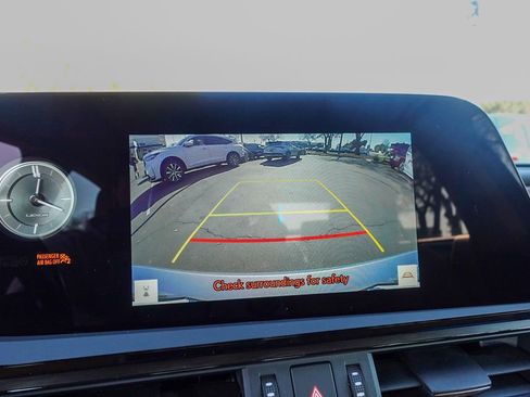 Used 2025 Lexus ES 300h w/ Premium Package image 17