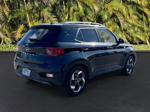 Used 2023 Hyundai Venue SEL w/ Cargo Package FWD image 5