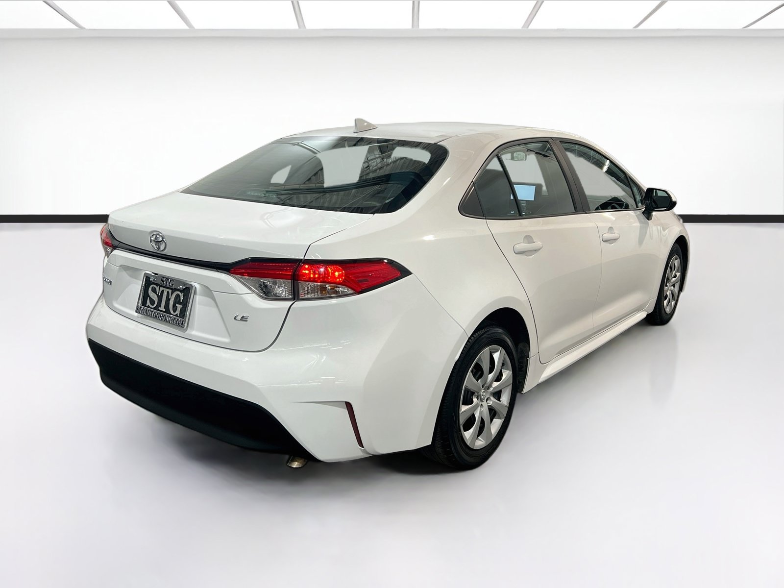 Used 2023 Toyota Corolla LE FWD image 4