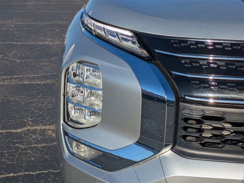 Used 2024 Mitsubishi Outlander SE image 10