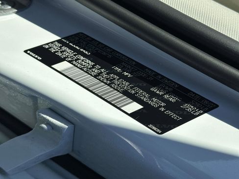 Certified 2023 Volvo XC60 B5 Ultimate image 29