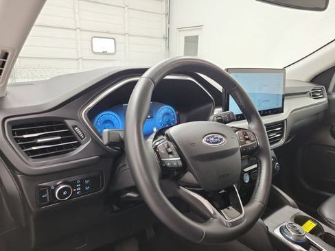 Certified 2025 Ford Escape Platinum AWD/4WD image 20