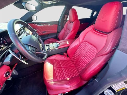 Used 2022 Maserati Quattroporte Trofeo image 16