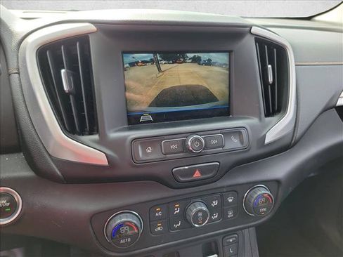Used 2018 GMC Terrain SLE w/ Driver Convenience Package FWD image 17