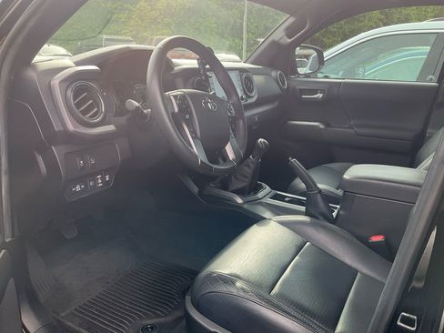 Used 2023 Toyota Tacoma TRD Sport w/ TRD Premium Sport Package AWD/4WD image 15