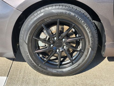 Used 2015 Toyota Camry LE image 10