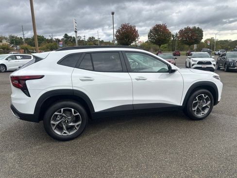 New 2026 Chevrolet Trax LT w/ Driver Confidence Package image 9