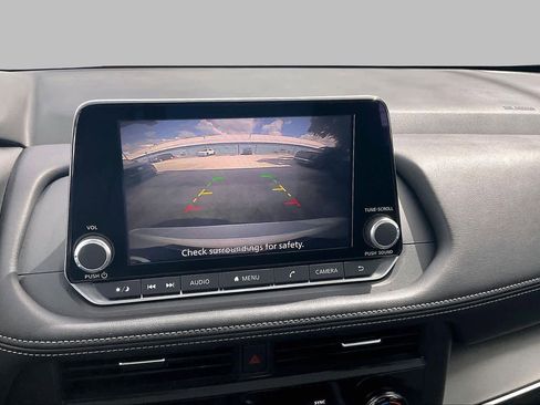 Used 2025 Nissan Rogue SV FWD image 29