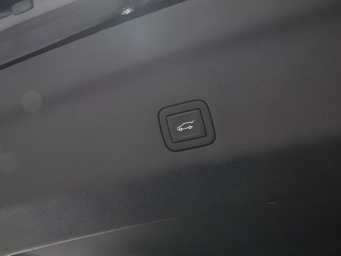 Used 2025 GMC Yukon AT4 AWD/4WD image 37
