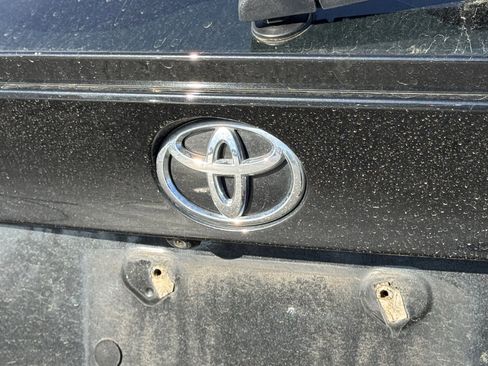 Used 2018 Toyota C-HR XLE image 21