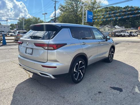 Used 2024 Mitsubishi Outlander SE AWD/4WD image 5