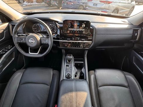 Used 2025 Nissan Pathfinder SL image 20