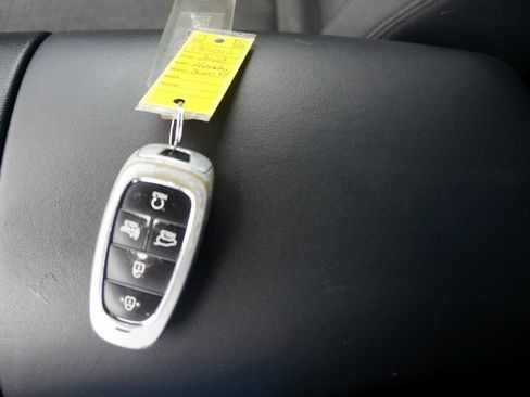 Used 2023 Hyundai Santa Fe SEL image 2