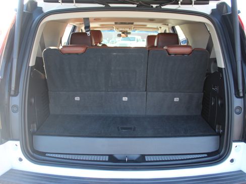 Used 2019 Cadillac Escalade Premium Luxury image 34