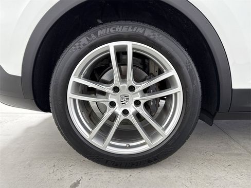 Certified 2022 Porsche Cayenne w/ Premium Package Plus image 13
