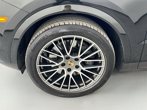 Certified 2023 Porsche Cayenne S Platinum w/ Premium Package Plus image 11