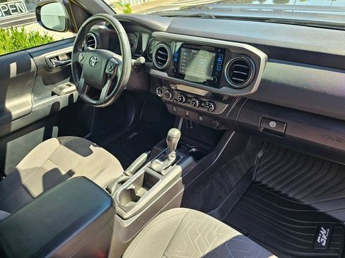 Used 2016 Toyota Tacoma TRD Sport w/ Towing Package AWD/4WD image 10