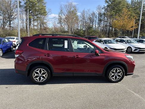 Used 2021 Subaru Forester Premium image 8