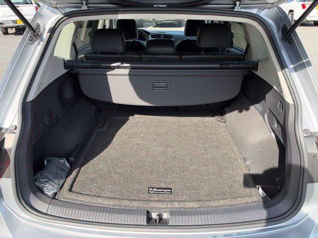 Used 2023 Volkswagen Tiguan SE AWD/4WD image 11