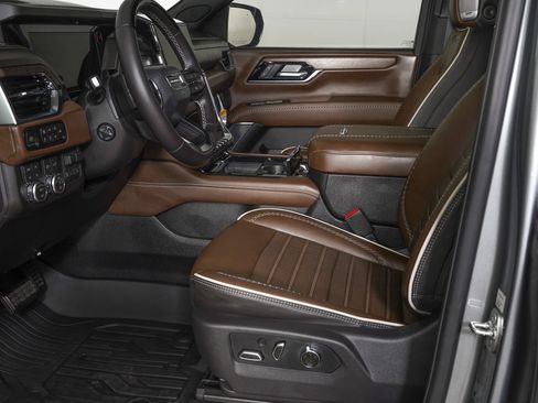 Used 2026 GMC Yukon XL Denali Ultimate w/ LPO, Floor Liner Package AWD/4WD image 16
