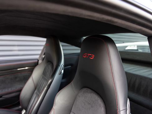 Certified 2018 Porsche 911 GT3 RWD image 24