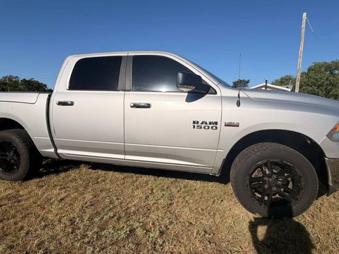 Used 2017 RAM 1500 Lone Star AWD/4WD image 2