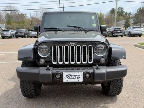 Used 2018 Jeep Wrangler Unlimited Sahara w/ Connectivity Group AWD/4WD image 2