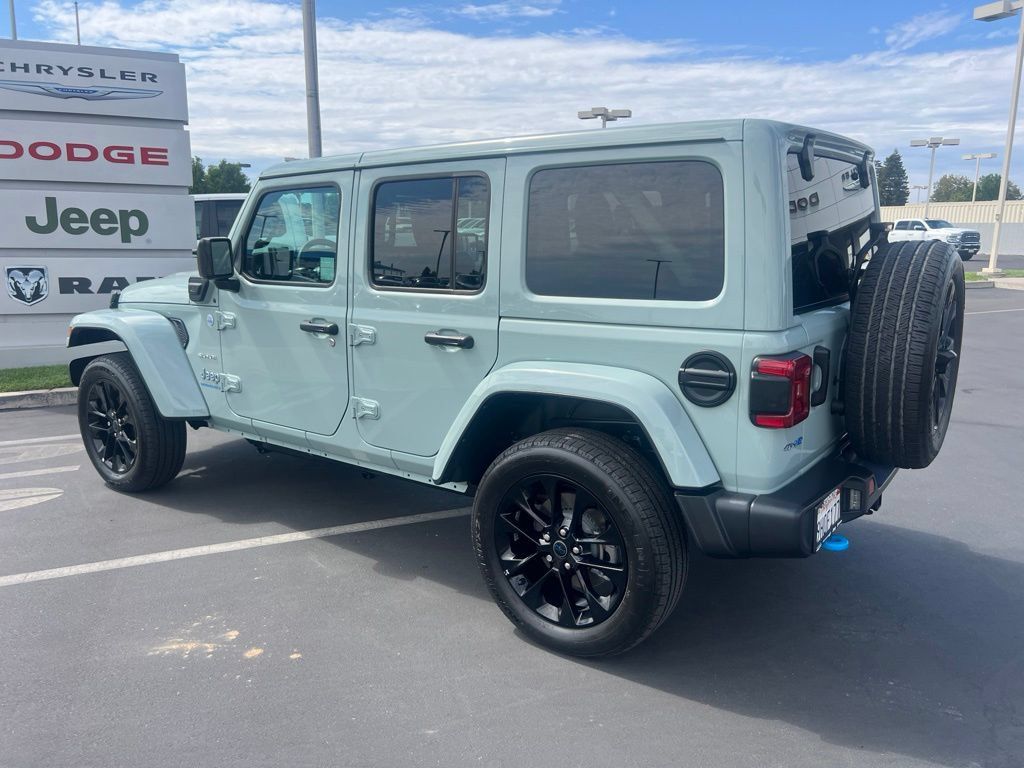 Used 2024 Jeep Wrangler Unlimited Sahara w/ Technology Group AWD/4WD image 22
