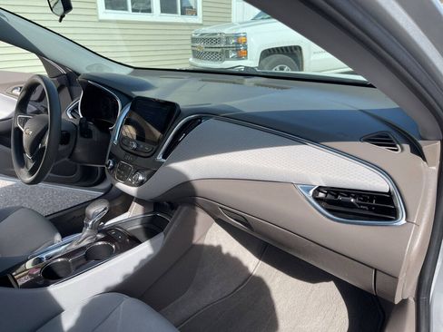 Used 2021 Chevrolet Malibu LT FWD image 15