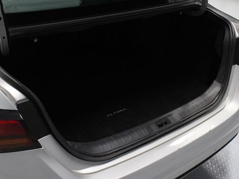 Used 2021 Nissan Altima 2.5 SV FWD image 12