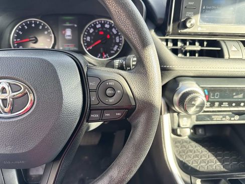 Used 2022 Toyota RAV4 XLE image 24