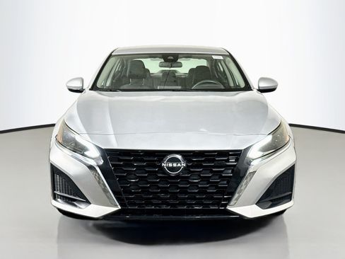 Used 2023 Nissan Altima 2.5 SV FWD image 2