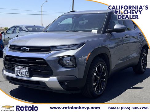 Used 2022 Chevrolet TrailBlazer LT w/ Confidence II Package FWD image 3