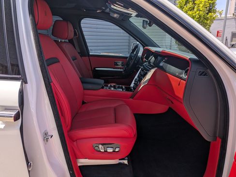 Used 2022 Rolls-Royce Cullinan w/ Dark Exterior Package AWD/4WD image 14