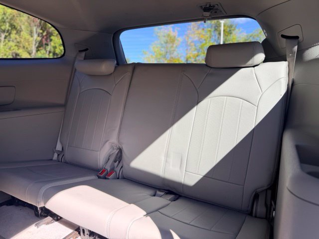 Used 2011 Buick Enclave CXL FWD image 24