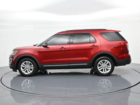 Used 2016 Ford Explorer XLT w/ Equipment Group 202A image 9