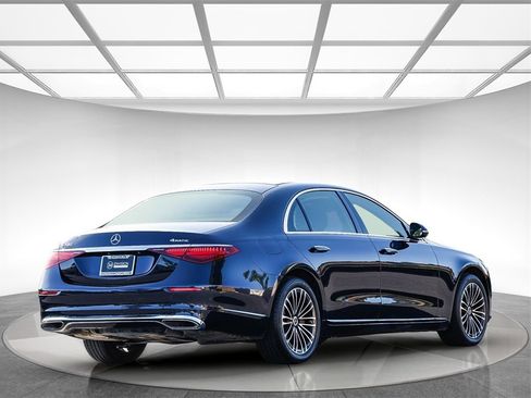 Used 2024 Mercedes-Benz S 580 4MATIC Sedan image 4