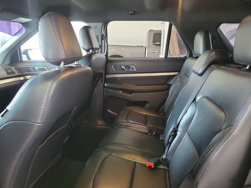 Used 2019 Ford Explorer XLT w/ Equipment Group 202A FWD image 13