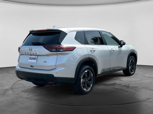 Used 2025 Nissan Rogue SV AWD/4WD image 9