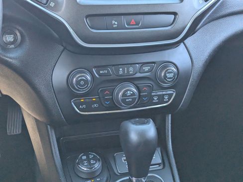 Used 2019 Jeep Cherokee Trailhawk image 20