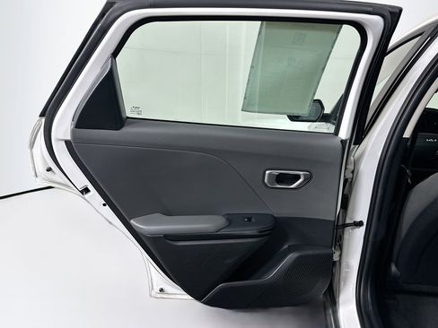 Used 2025 Kia K4 LXS FWD image 26