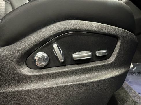 Used 2019 Porsche Cayenne AWD/4WD image 24