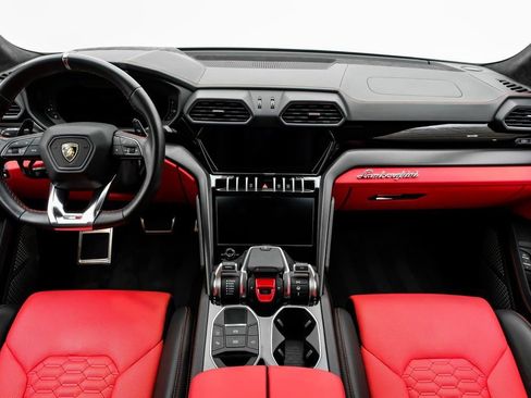 Used 2022 Lamborghini Urus image 12
