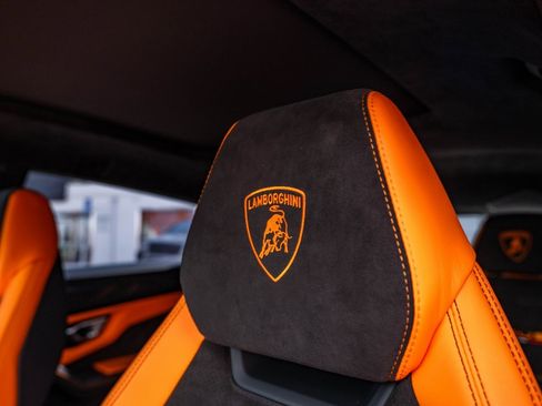 Used 2022 Lamborghini Urus image 18
