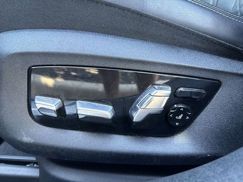 Used 2022 BMW 750i xDrive w/ Luxury Rear Seating Package image 18