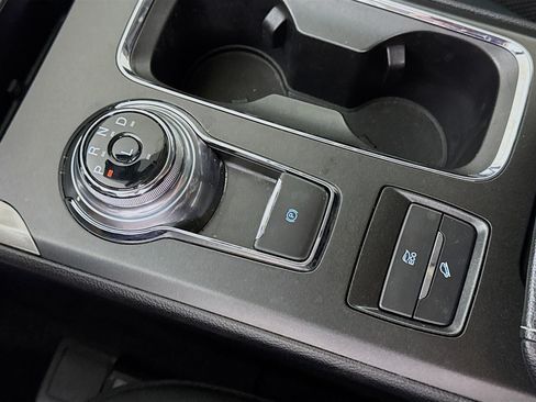 Used 2020 Ford Fusion SE FWD image 20