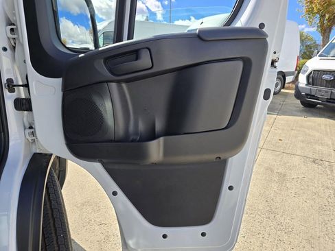 Used 2025 RAM ProMaster 2500 w/ Convenience Group image 38