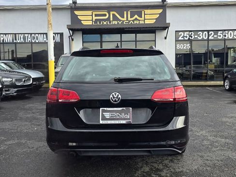 Used 2016 Volkswagen Golf SE image 8