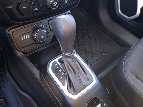 Used 2020 Jeep Renegade Latitude w/ Cold Weather Group image 14